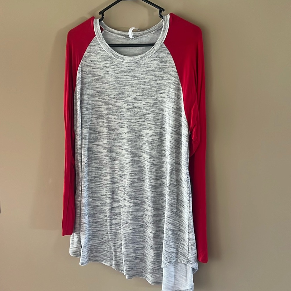 Women’s Long Sleeve Baseball Tee. Heather gray and red.